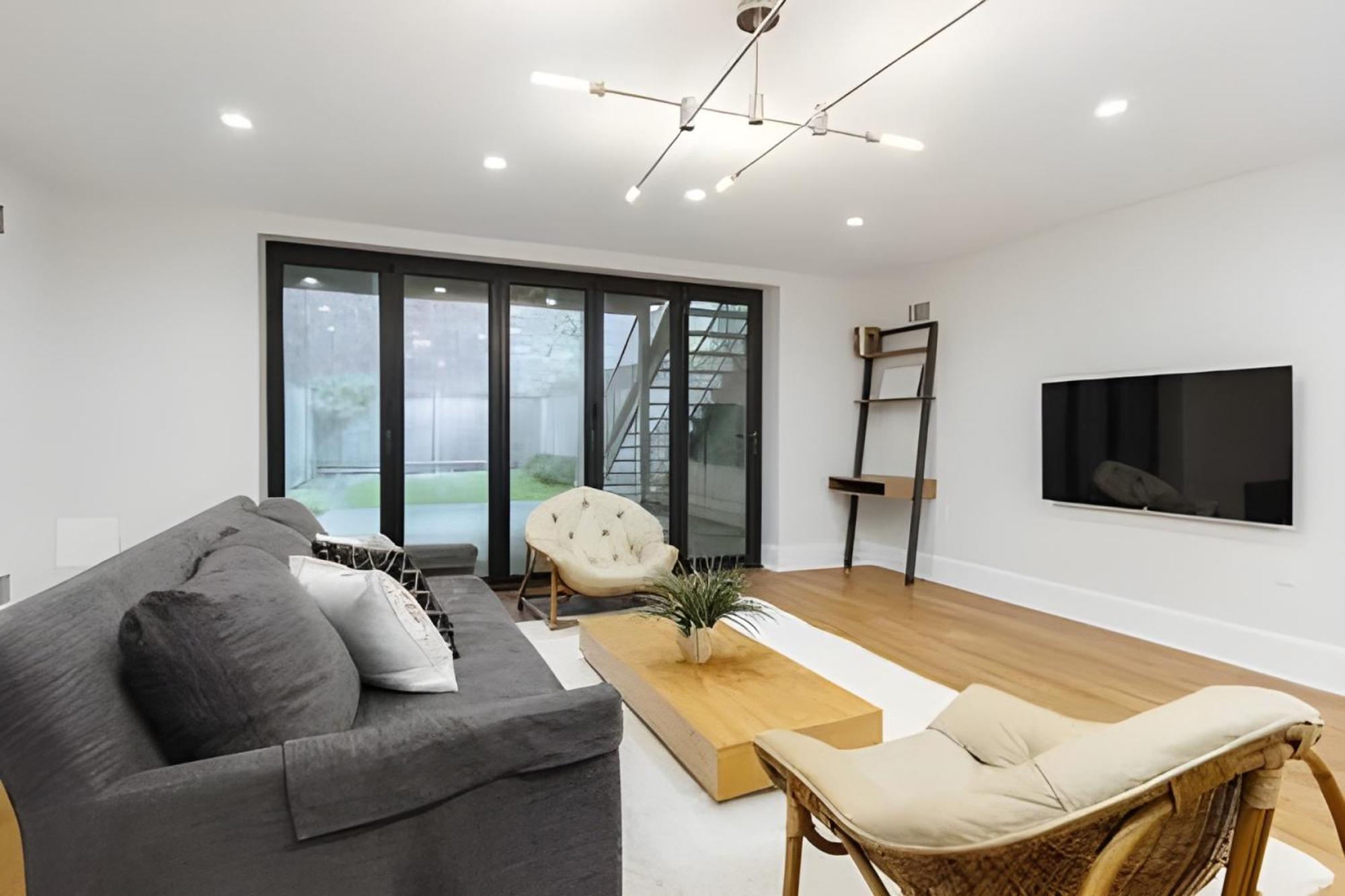 5br Townhouse Near Times Square Rooftop Patio Apartment *